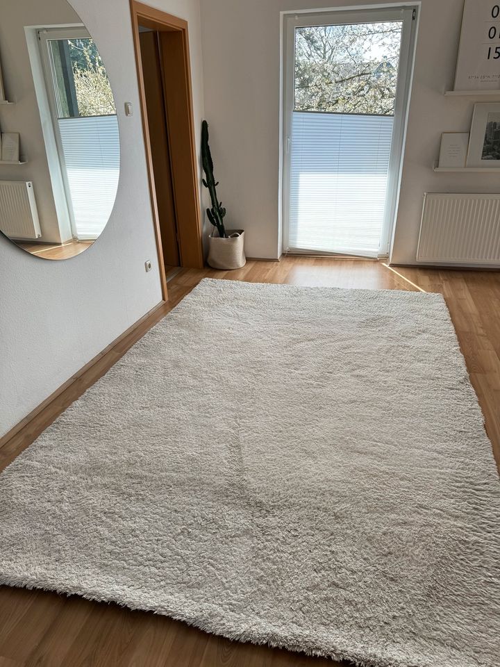 Flauschiger weißer Teppich, 2x3m in Recklinghausen