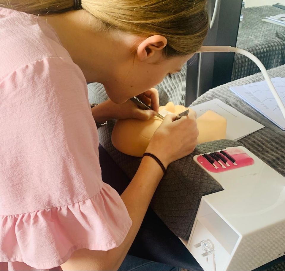 MOBILE Wimpernverlängerung SCHULUNG 2D bis 10D VOLUMEN Lashes in Warendorf