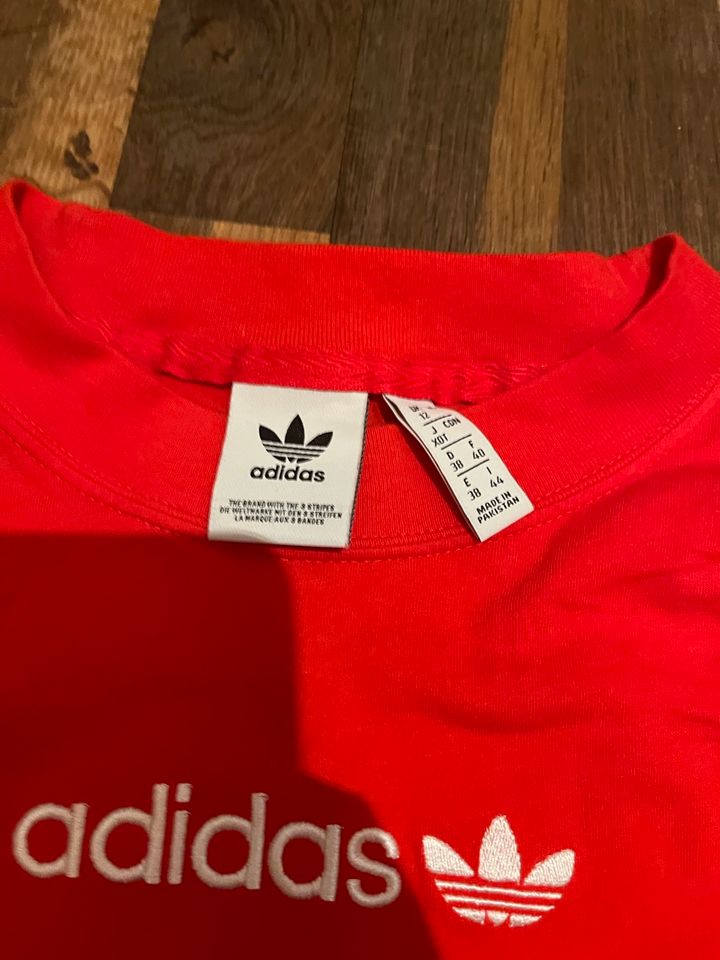 Adidas sweatshirt in Hamburg