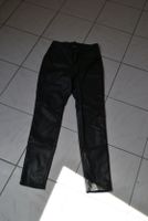 Kunstleder Hose , schwarz mit Muster , Preis 20 Euro+ Versand Nordrhein-Westfalen - Mülheim (Ruhr) Vorschau