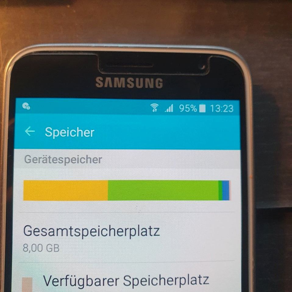 Samsung Galaxy J3 Duos 8GB in Frankfurt am Main