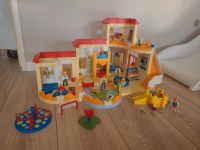 Playmobil Kindergarten mit Turnhalle und diversem Zubehör Nordrhein-Westfalen - Monheim am Rhein Vorschau