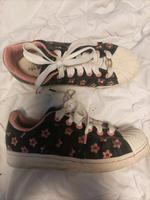Adidas schwarz mit rosa Blümchen Nordrhein-Westfalen - Olfen Vorschau