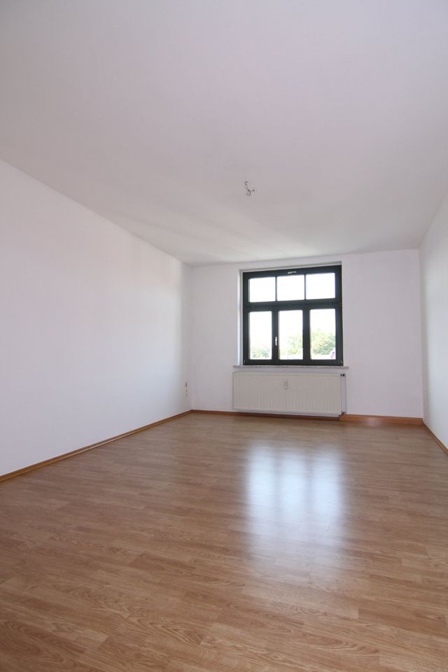 Helle 3-Raum-DG-Wohnung mit Balkon in energieeffzientem Altbau in Leipzig