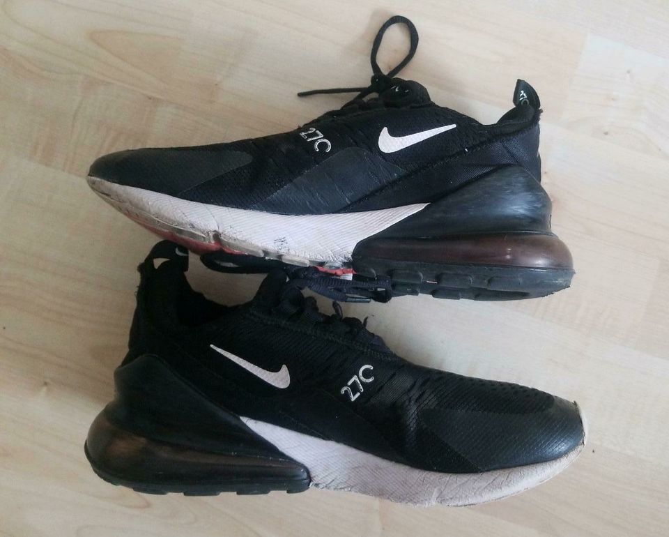 Nike Air 270 schwarz Gebrauchsspuren Gr 40 für 18 € in Schorndorf