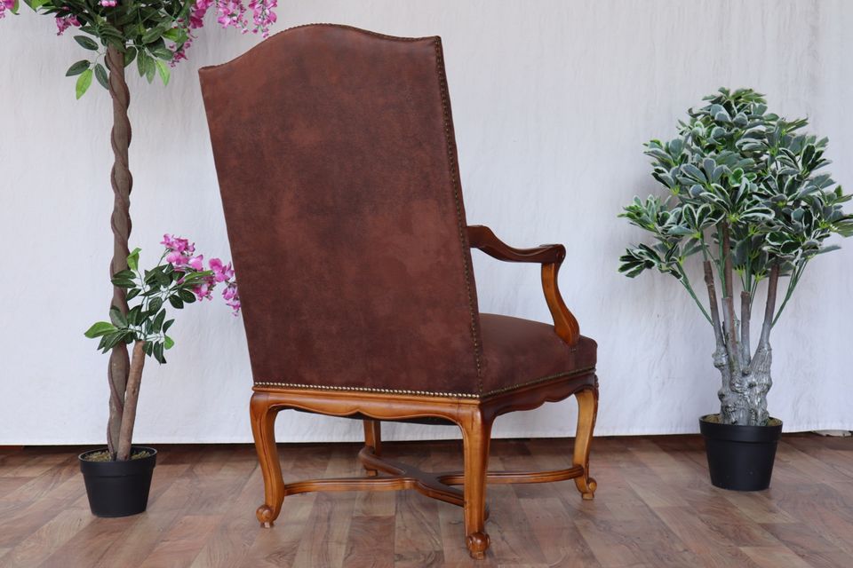 Nr.0005  Sessel antik restauriert Lederimitat in Wiesbaum