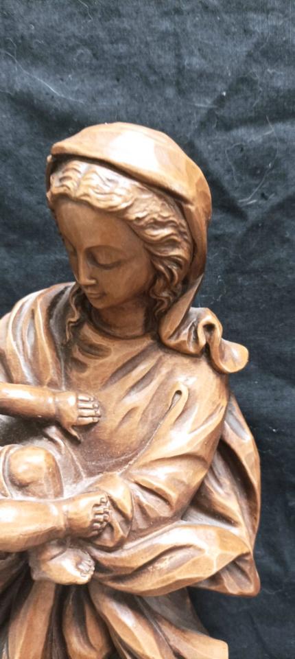Sehr schöne Madonna mit Jesukind Holz-Optik H v. M Material? in Schweitenkirchen