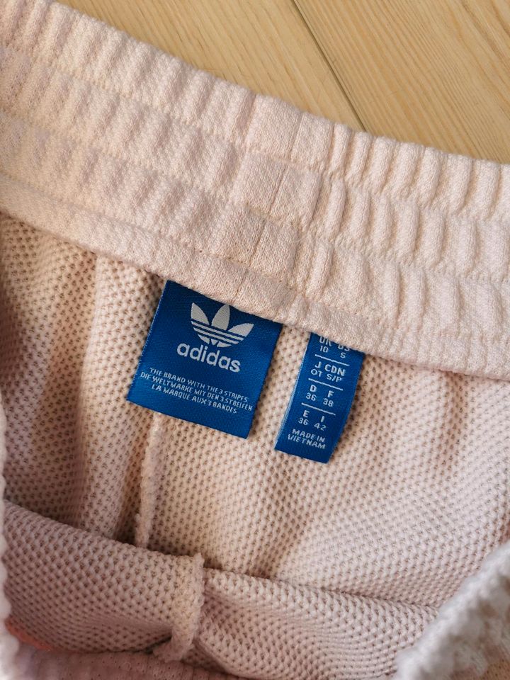 Adidas shorts kurze Hose rosa 36 S in Uslar