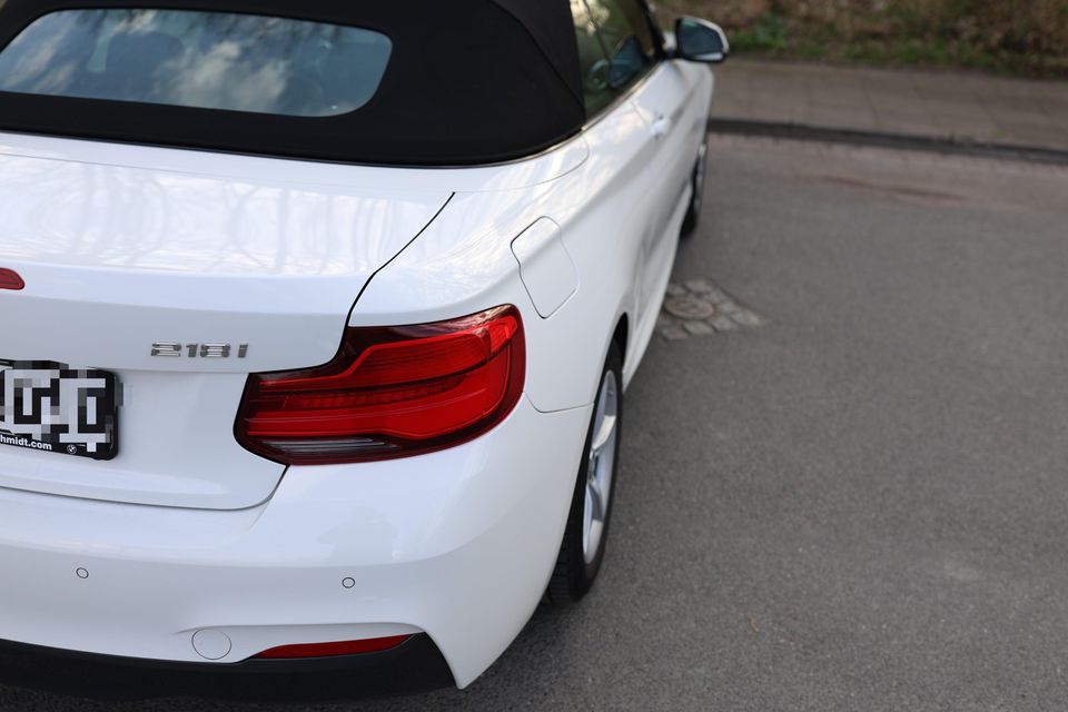 BMW 218i mit M-Paket / Leder / weiß / Automatik / Benzin in Hannover