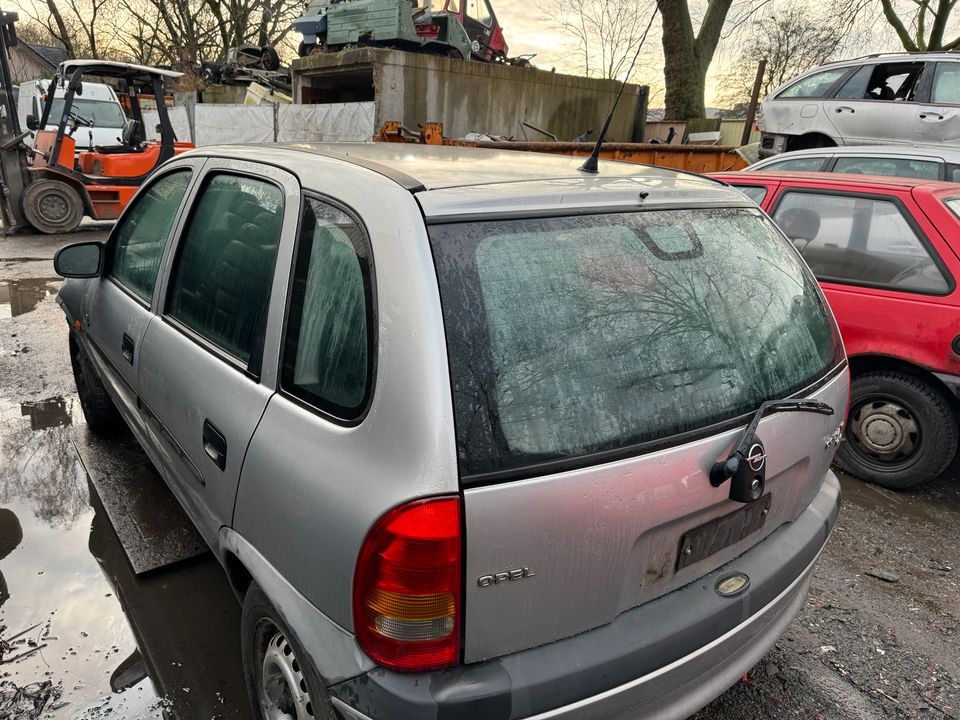 Opel Corsa b Spiegel sitze Heckklappe kotflügel Felgen Tür in Duisburg