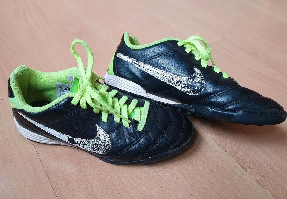 Nike Fussballschuhe Nr.  33 in Hanau