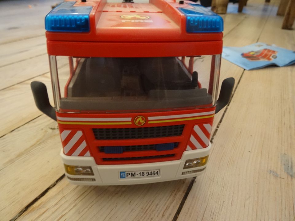 Playmobil 9464 Feuerwehr+ 9467 Löschroboter + Krankenwagen in Züssow