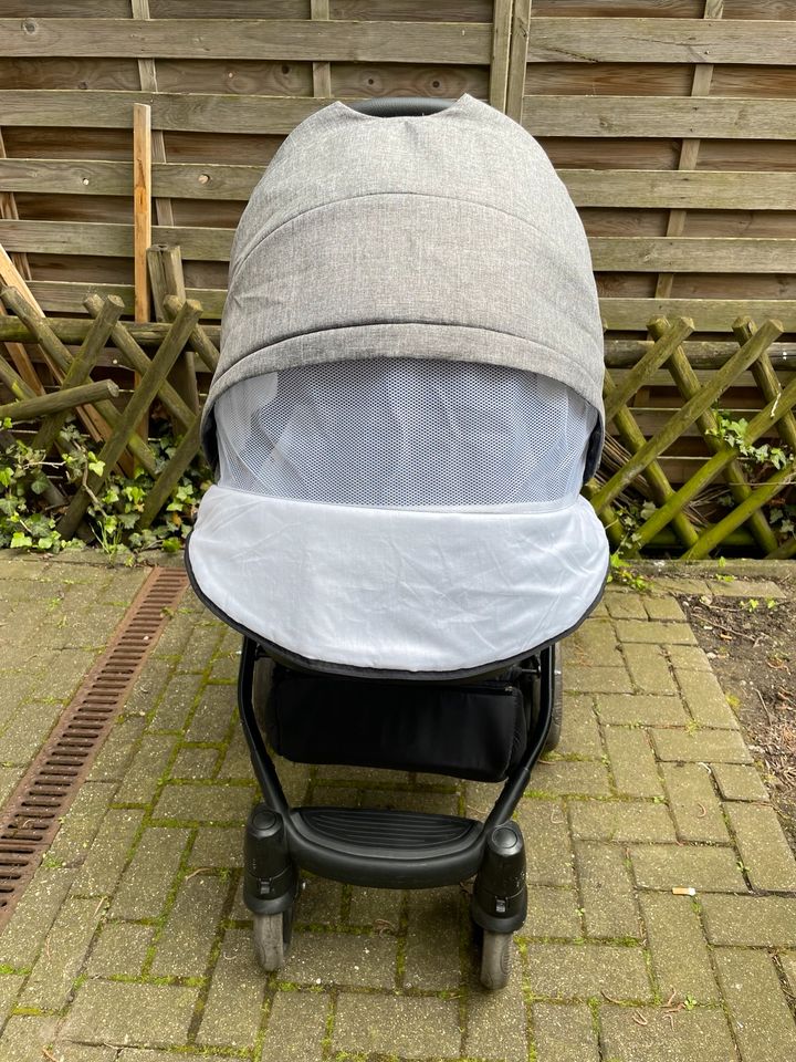 kinderwagen mit babywanne und sportsitz in Duisburg