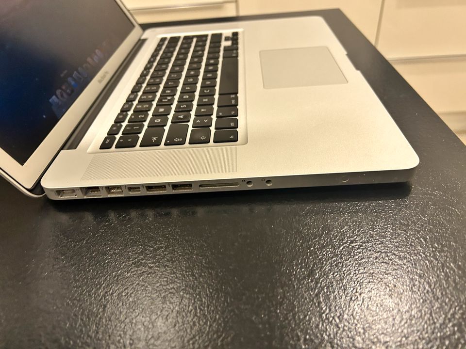 MacBook Pro 15 A1286 15.4/2.0/2x2GB/500/SD/HR in Castrop-Rauxel