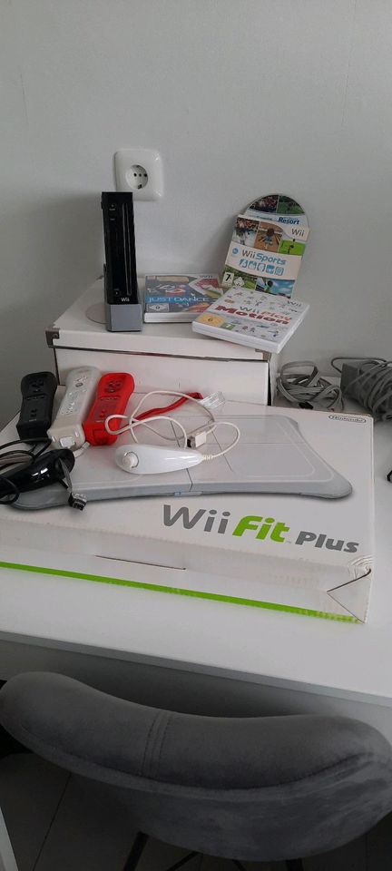 Nintendo Wii mit Wii fit Plus in Oberhausen