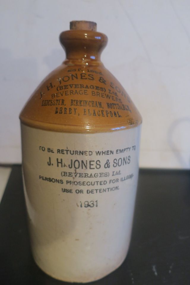 Buddel, England, J.H. Jones & Sons, 1931,  Stoneware, Flagons in Köln