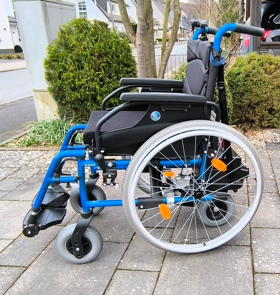Rollstuhl Alu Leichtgewicht mit motorischer Schiebehilfe in Meschede