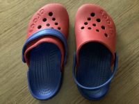 Kinder Badeschuhe Original Crocs rot/ blau Größe 25/ 26 Baden-Württemberg - Dettenheim Vorschau