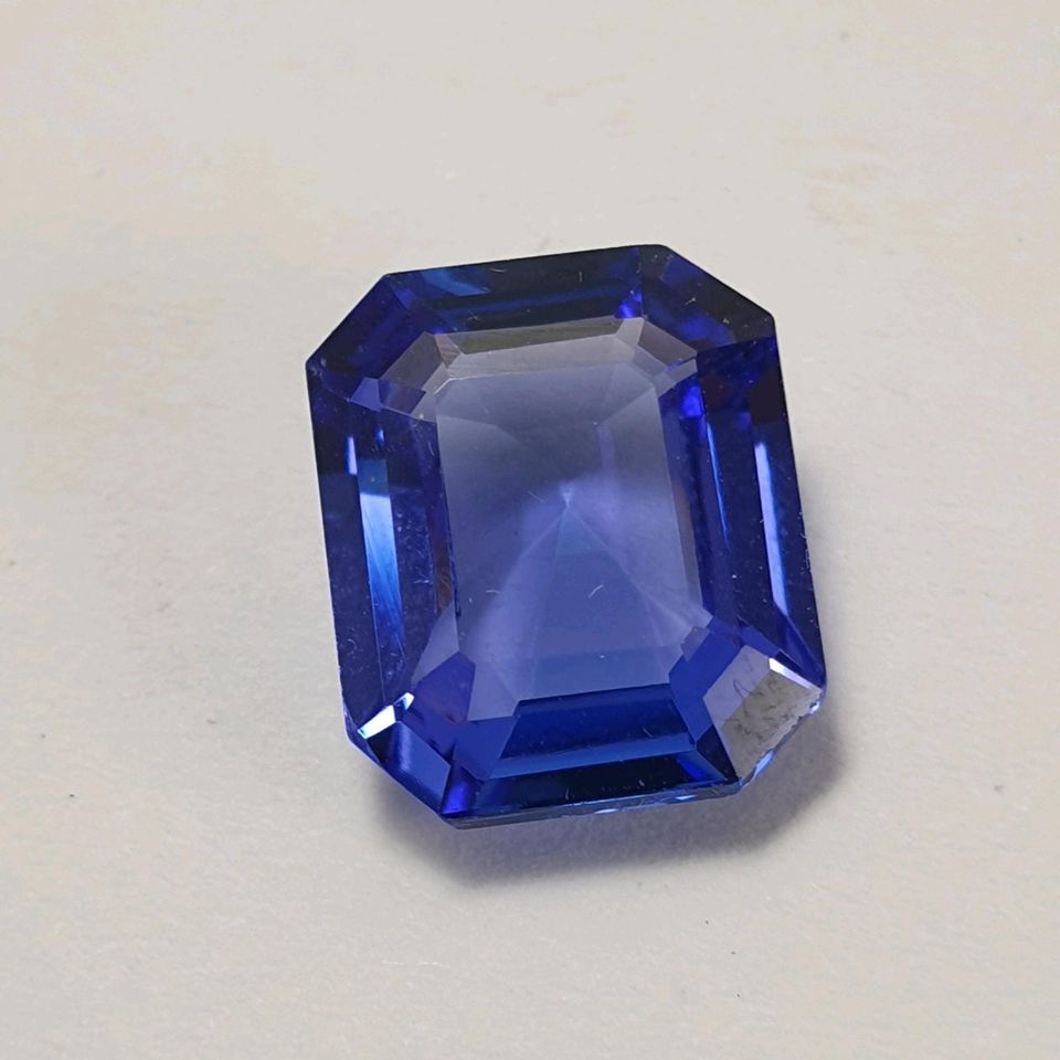 Echter fac. Tansanit achtkant AAA ( 5,97 Carat ) 12,2 x 10,2 mm in Recklinghausen