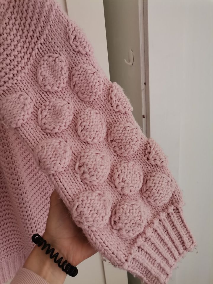 Strickjacke Cardigan S rosa Bommelärmel in Hamburg