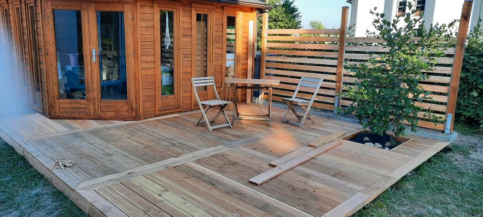 Gartenhaus Blockhaus inkl. Terrasse Palisade Umrandung in Cordshagen (Blankenhagen)