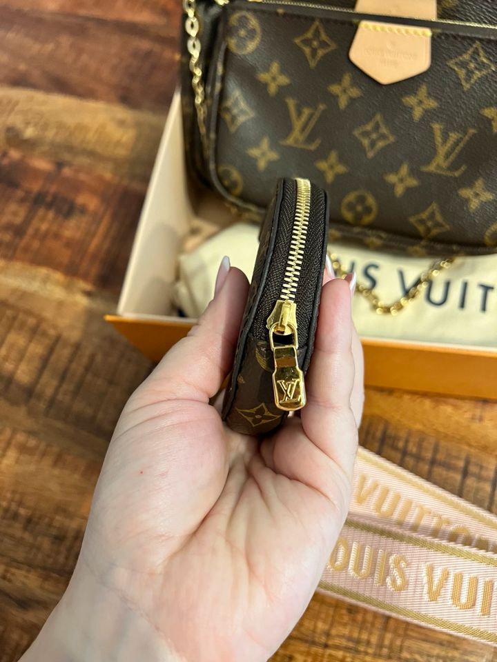 Louis Vuitton Multi Pochette Accessoires Rose Clair in Nürnberg (Mittelfr)