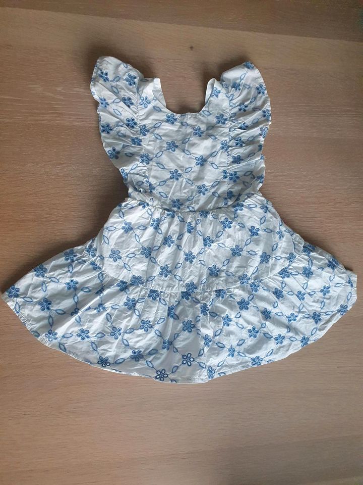 Kleid Sommerkleid weiß blau Blumen Gr.86/92 in Osnabrück