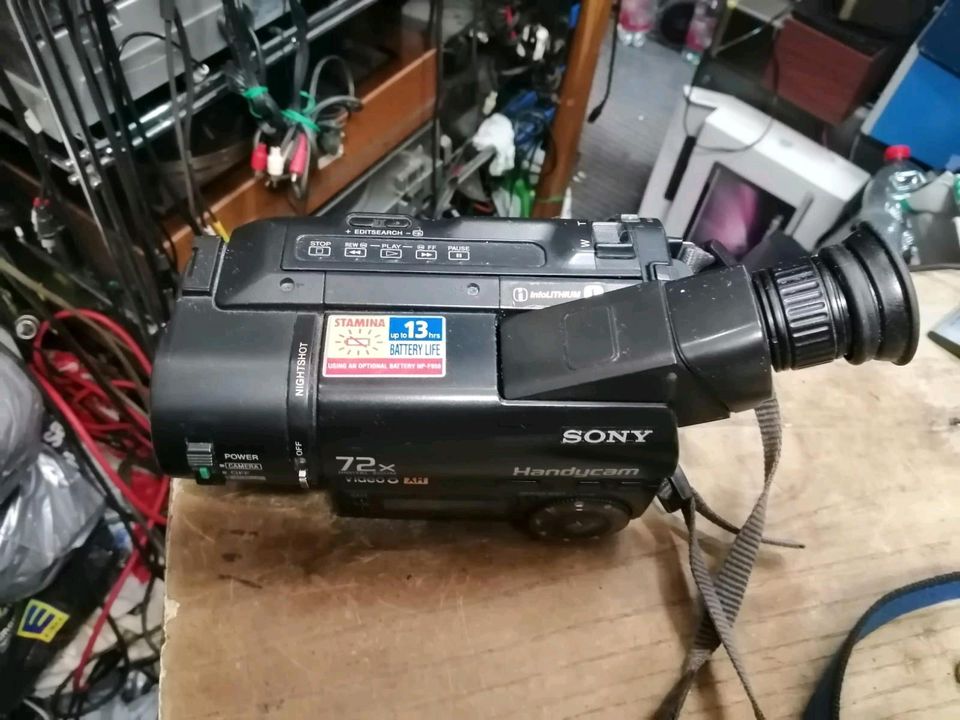 SONY CCDGTR425E, Videocamera Hi8 und Video 8, mit Zubehör!!! in Berlin