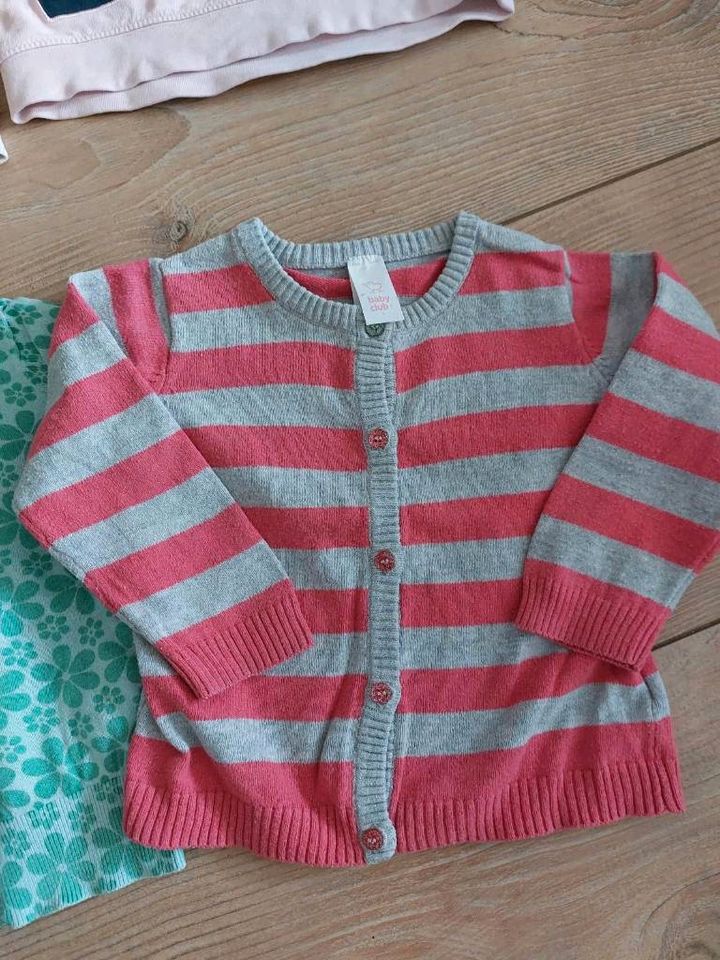 Pullover Sweatshirt Cardigan Simple Joys Hilfiger Topomini Gr.86 in Hannover