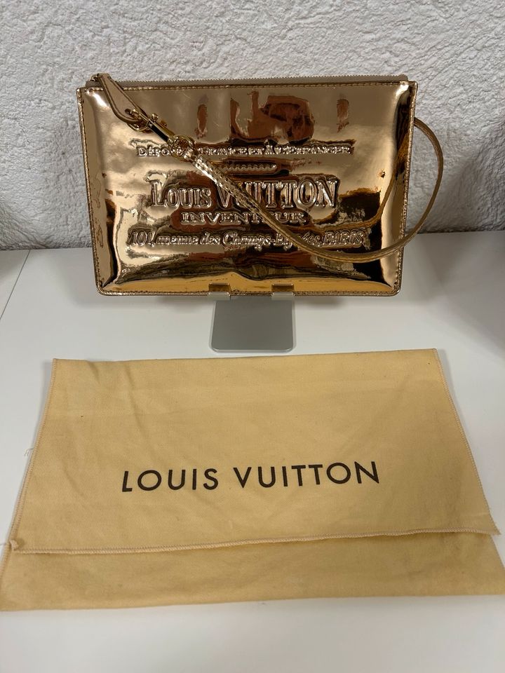 Louis Vuitton Clutch Pochette Gold Inventeur Wristlet in Lauchringen