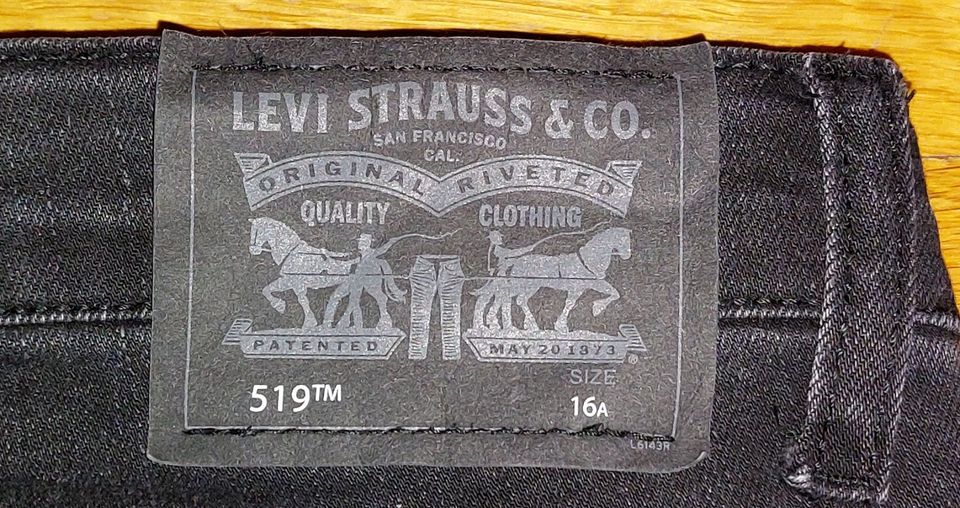 Levis 519 extrem skinny schwarz Gr. 176 ( 16A ) in Berlin