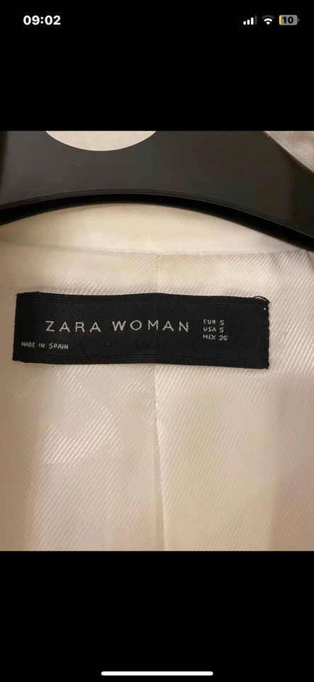 Weißer Blazer von Zara in Trier