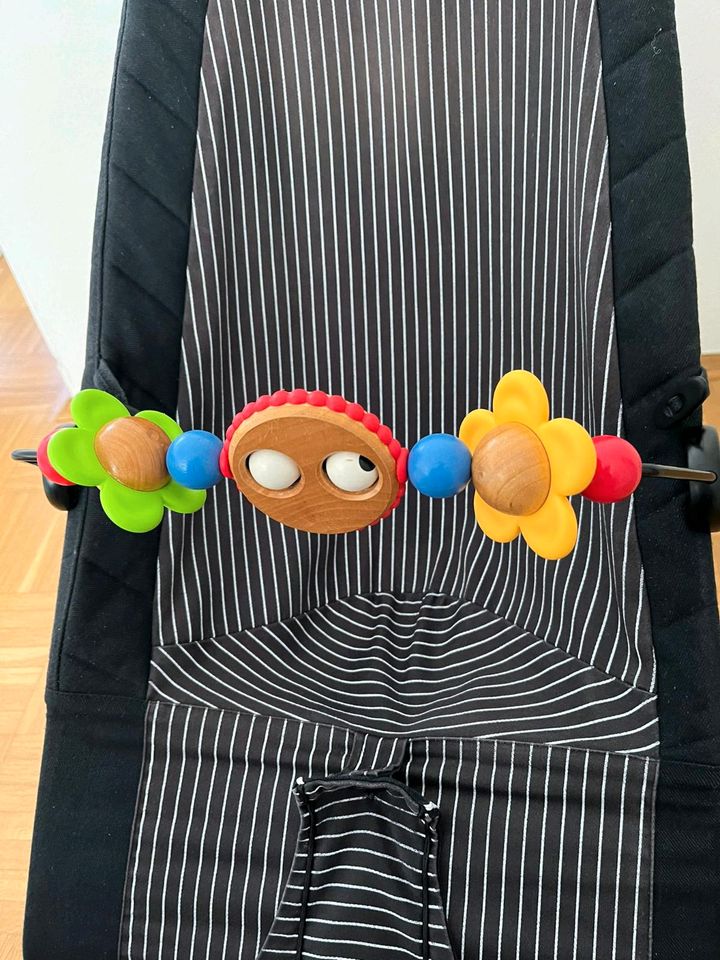 BabyBjörn Wippe mit Spielzeug in Ingolstadt