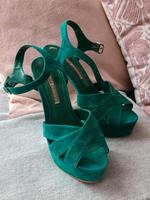 Buffalo High Heels smaragd grün Verlourleder Gr. 39 Riemchen Köln - Köln Dellbrück Vorschau