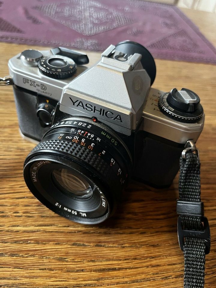 Spiegelreflexkamera Kamera,Yashica FX-D Quartz in Leck