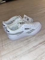ungetragene Reebok Classic Gr. 42 Sachsen-Anhalt - Querfurt Vorschau