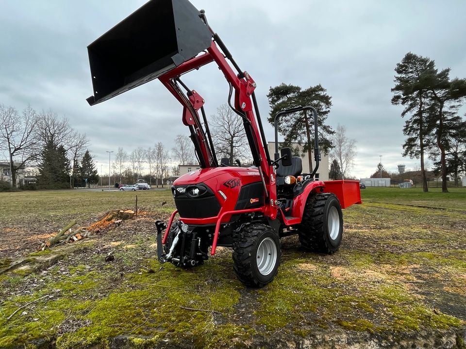 Traktor W&H Farmpower 125 in Nobitz