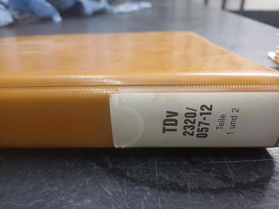 Handbücher Unimog 1300L in Linsengericht