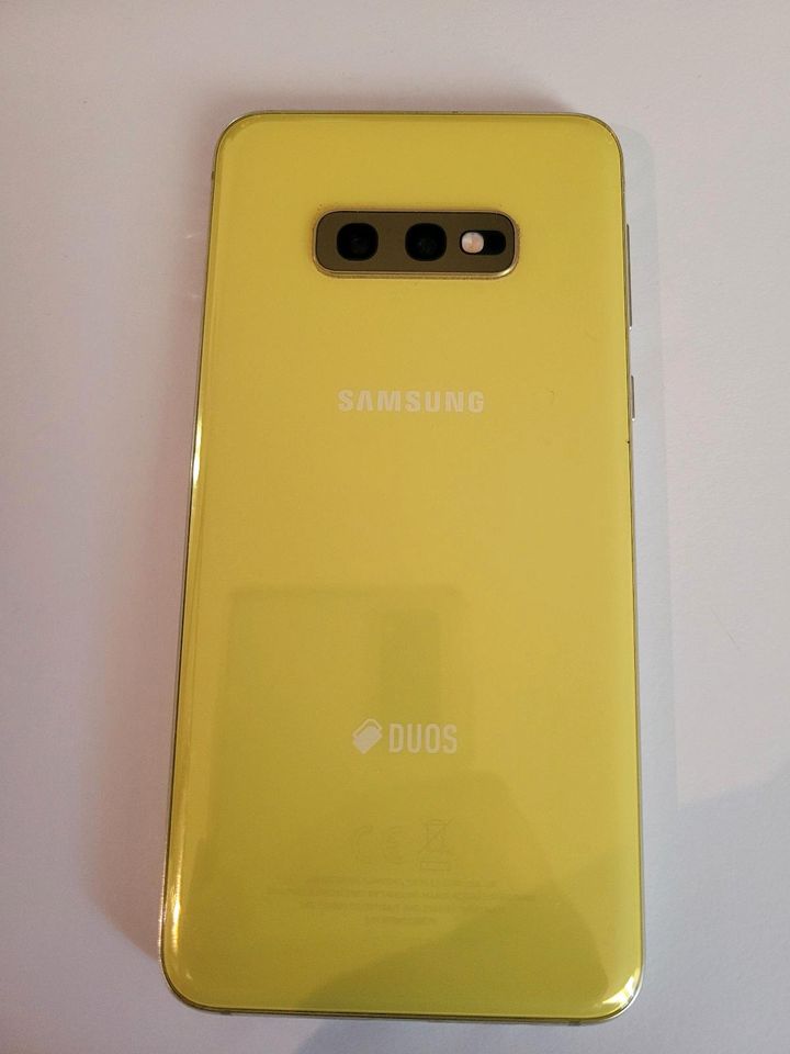 Samsung Galaxy S10e, gelb, Top Zustand in Hellenthal