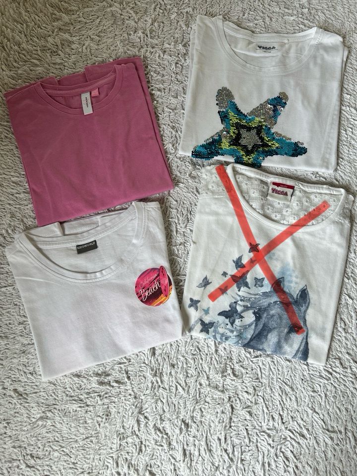 Tshirts Mädchen Gr 146/152 in Fellbach