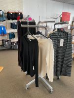 Kleiderständer aus Ladenauflösung sehr günstig abzugeben Baden-Württemberg - Sulzfeld Vorschau