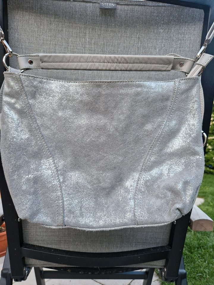 Handtasche aus Wildleder (silber-metallic) in Veitshöchheim