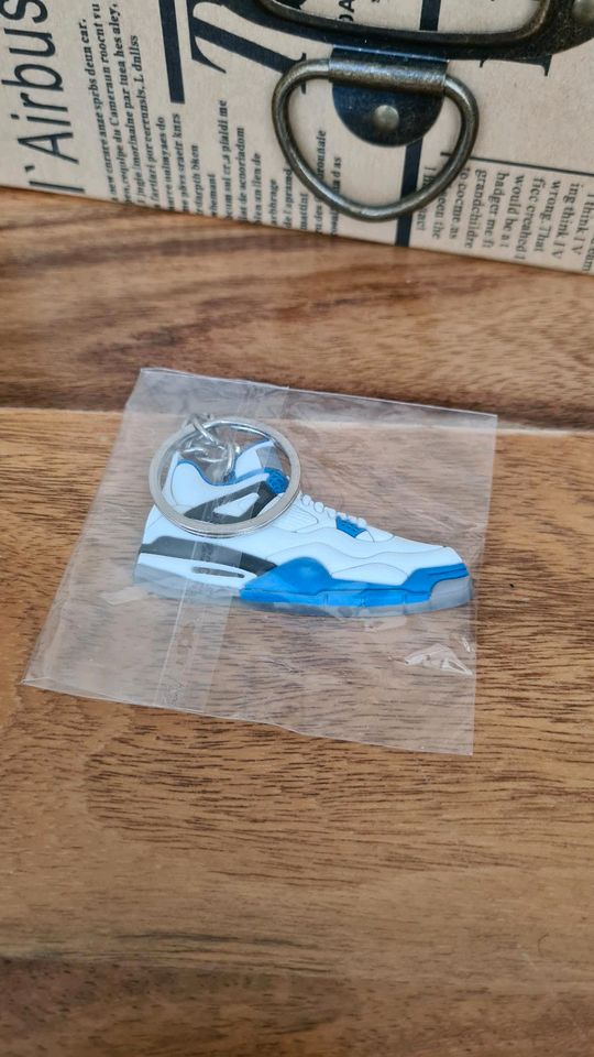 NEU Nike Air Jordan 4 Motorsport Schlüsselanhänger in Düsseldorf