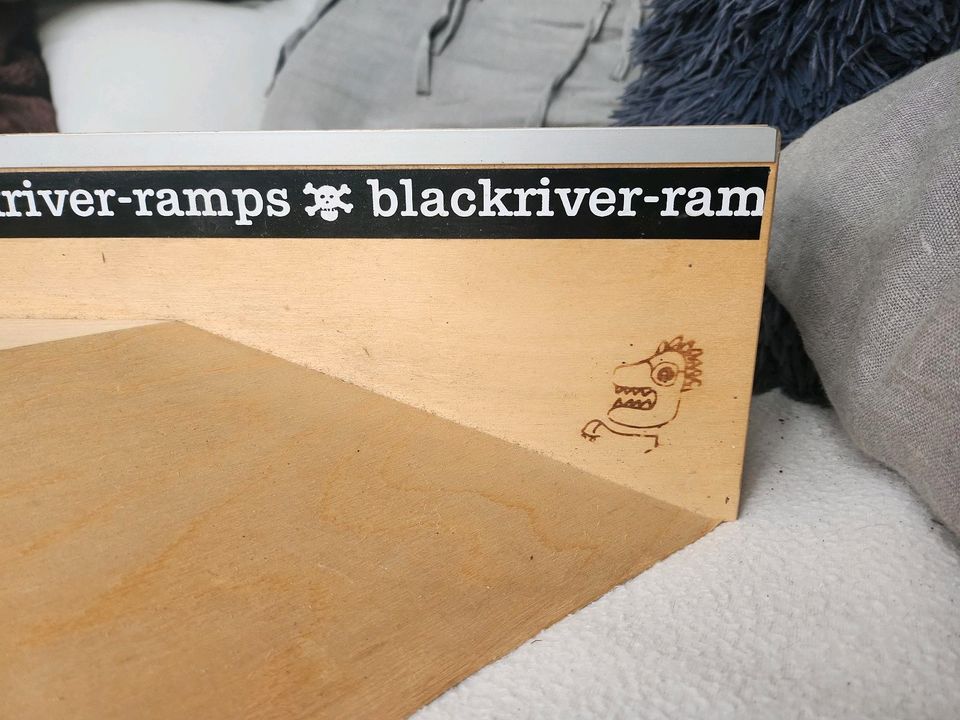 Blackriver Ramps Fingerboard Rampe D-REX LEDGE in Hilden