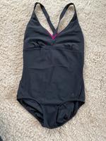 Badeanzug Adidas Damen 40/42 schwarz magenta ungetragen Wandsbek - Hamburg Sasel Vorschau