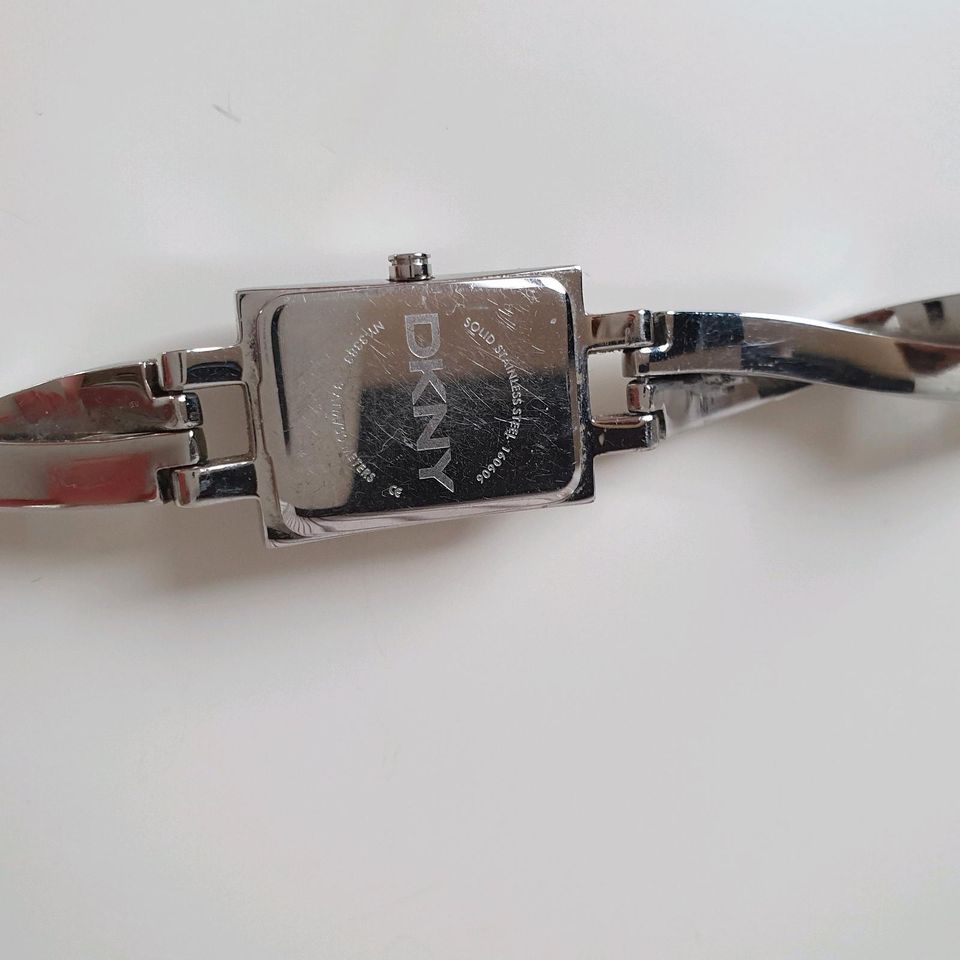 Wie Neu DKNY Armbanduhr Uhr Metallarmband silber 16 cm Damenuhr in Schwerte