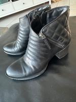 Clarks Lederschuhe Boots 40 6,5 schwarz Nordrhein-Westfalen - Niederkassel Vorschau