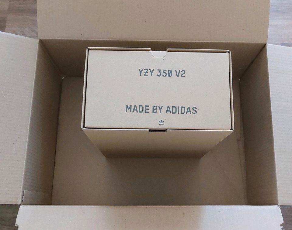 **Neue YEEZY BOOST 350 V2  Original Adidas**  Gr.46  Farbe : CARB in Hilden
