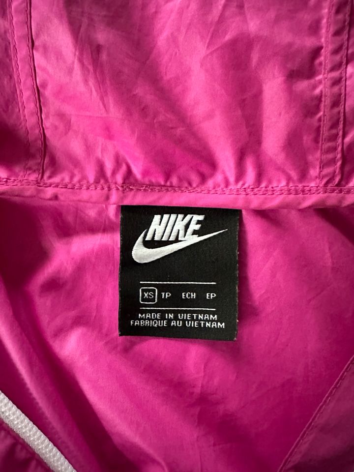 Nike Windbreaker Gr XS in Rühen