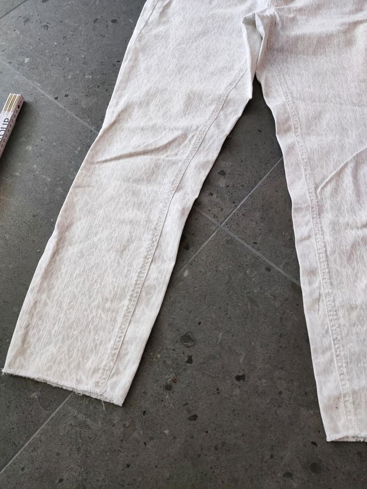 Damen CAMBIO denim Jeans Italien Fabric 40 Creme neuw in München